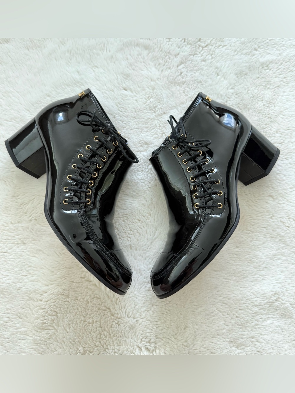 Chanel Lace Up Ankle Boots Black Patent Leather Block Heel CC  39 EU